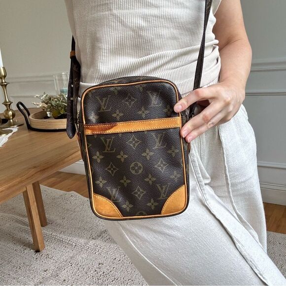 ✅AUTHENTIC✅LOUIS VUITTON DANUBE CROSSBODY BAG - Picture 3 of 16